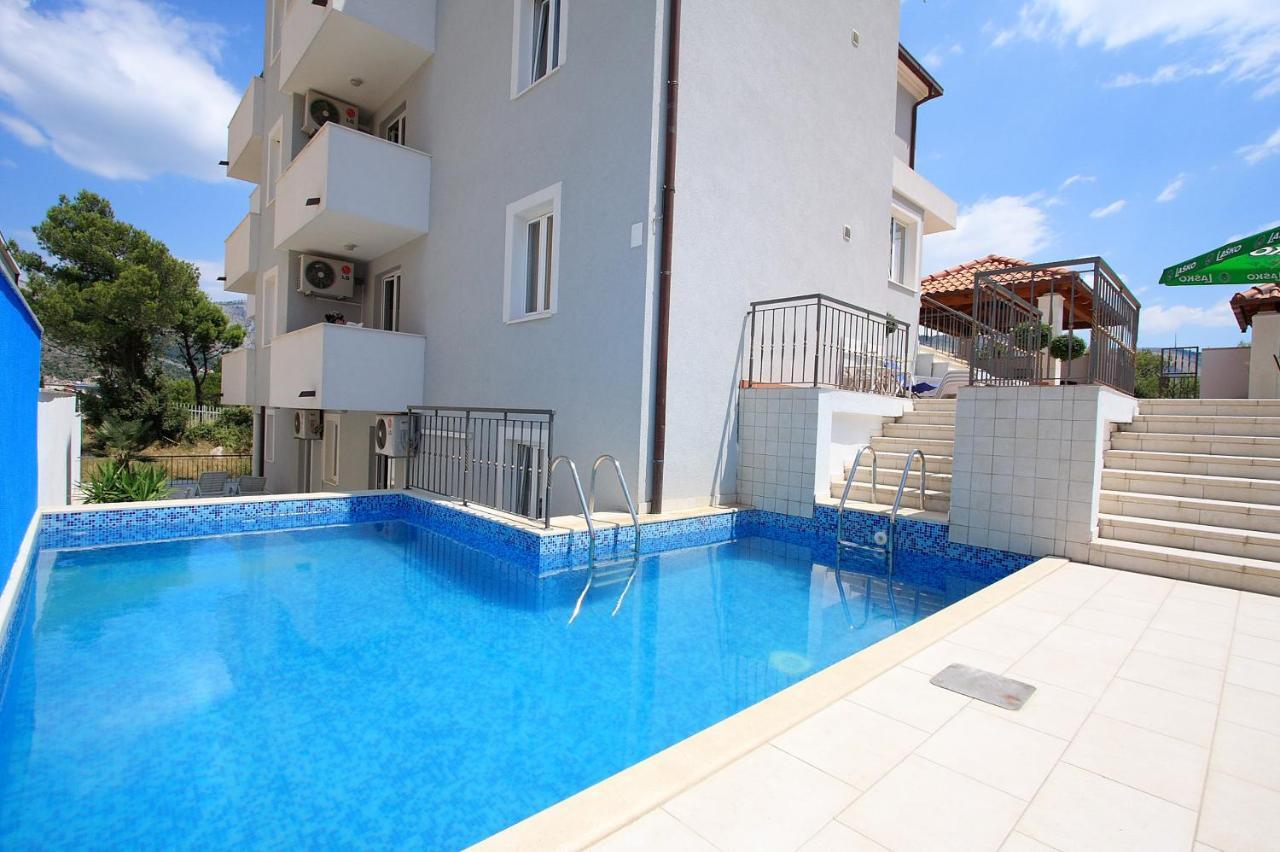 Erna Apartment