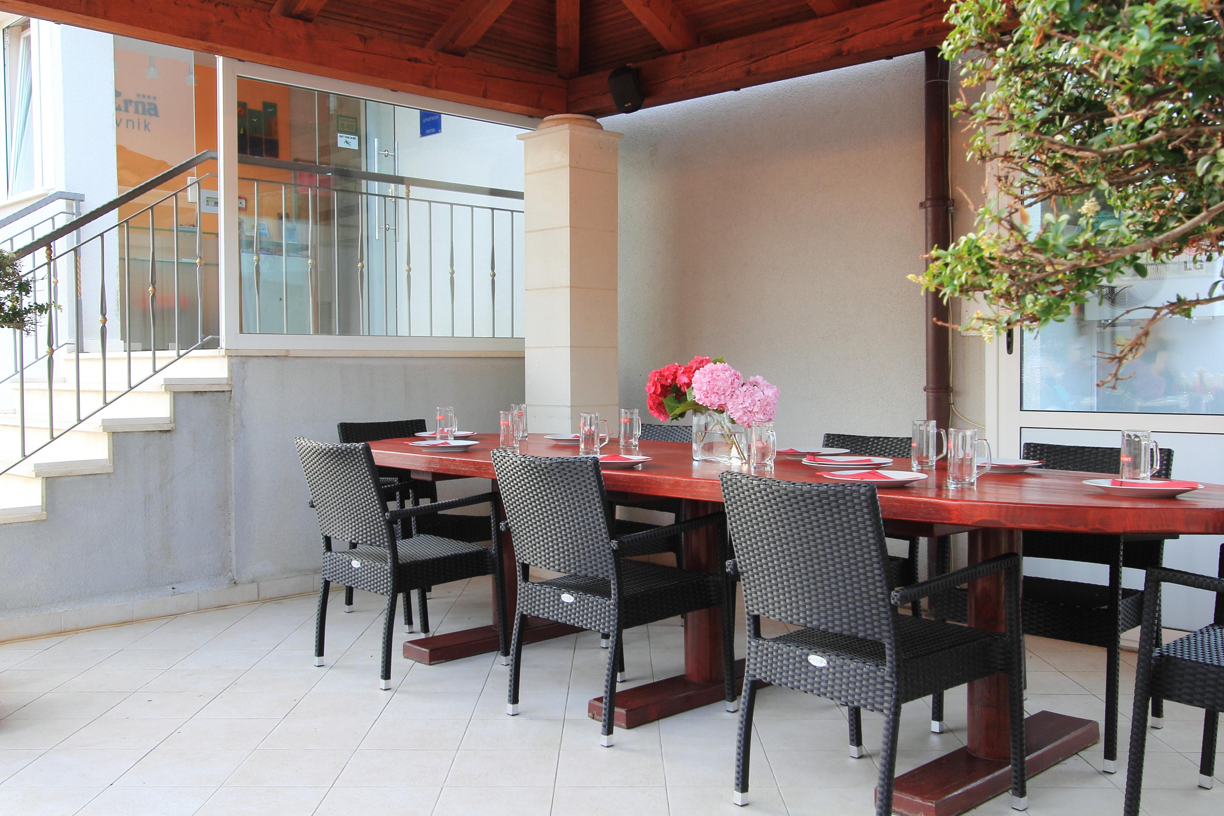 Erna Apartment *