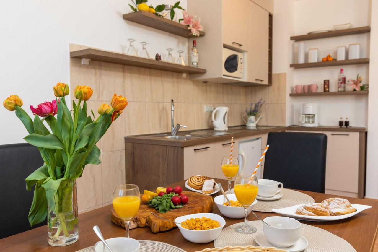 Erna Apartment *