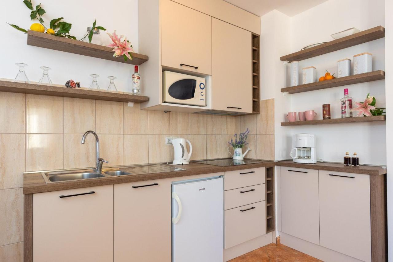Erna Apartment *