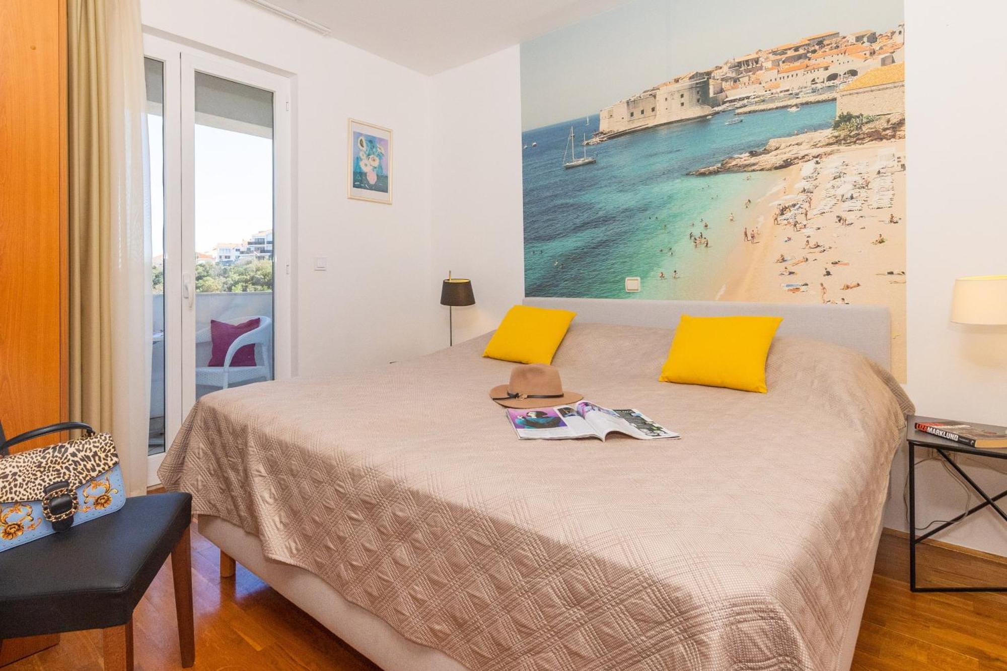 Erna Apartment *