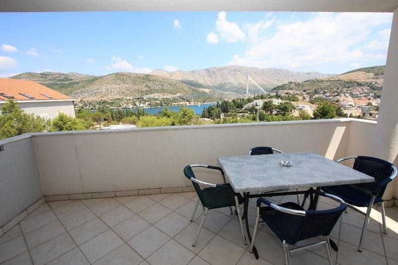 Erna Apartment